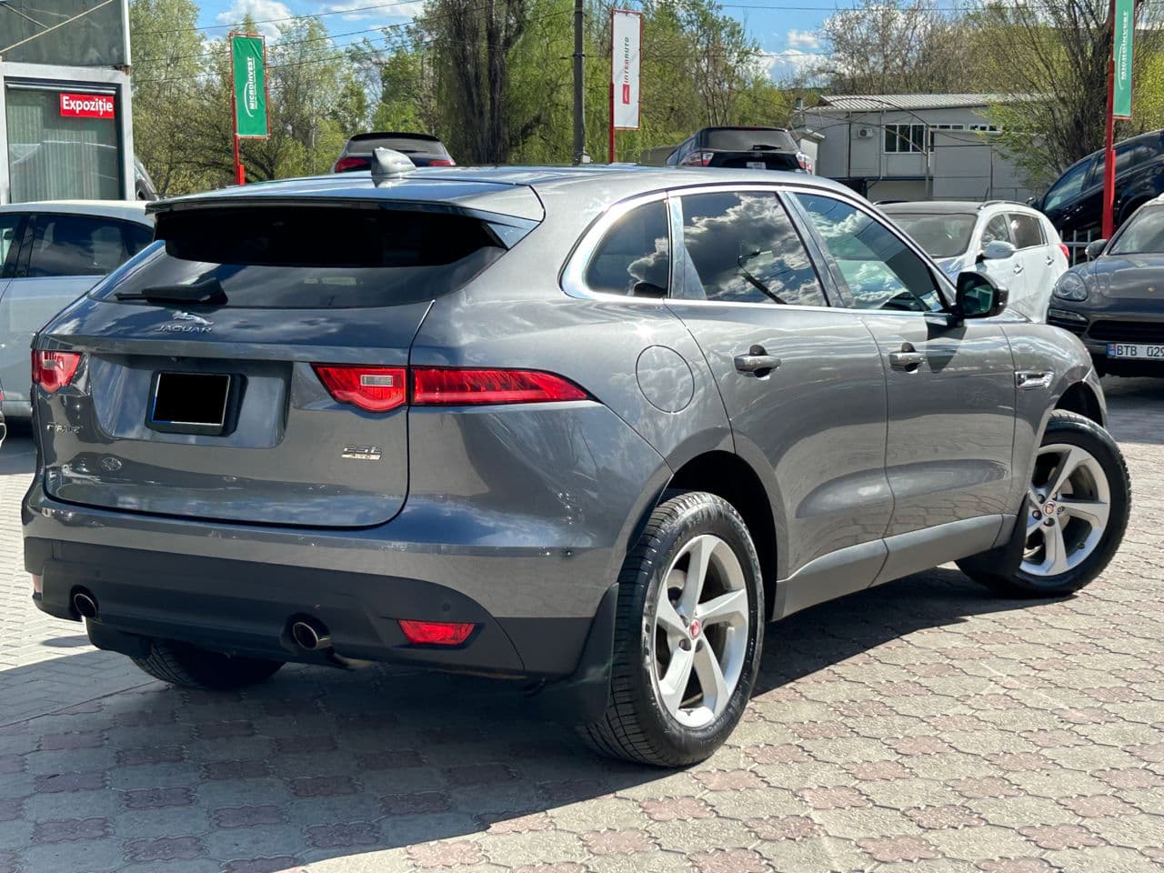 2018 Jaguar F-Pace — Miniatură 3