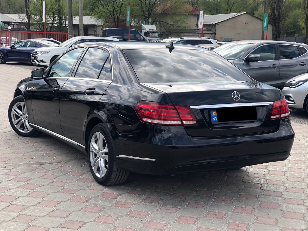 2015 Mercedes E 200 — Miniatură 2