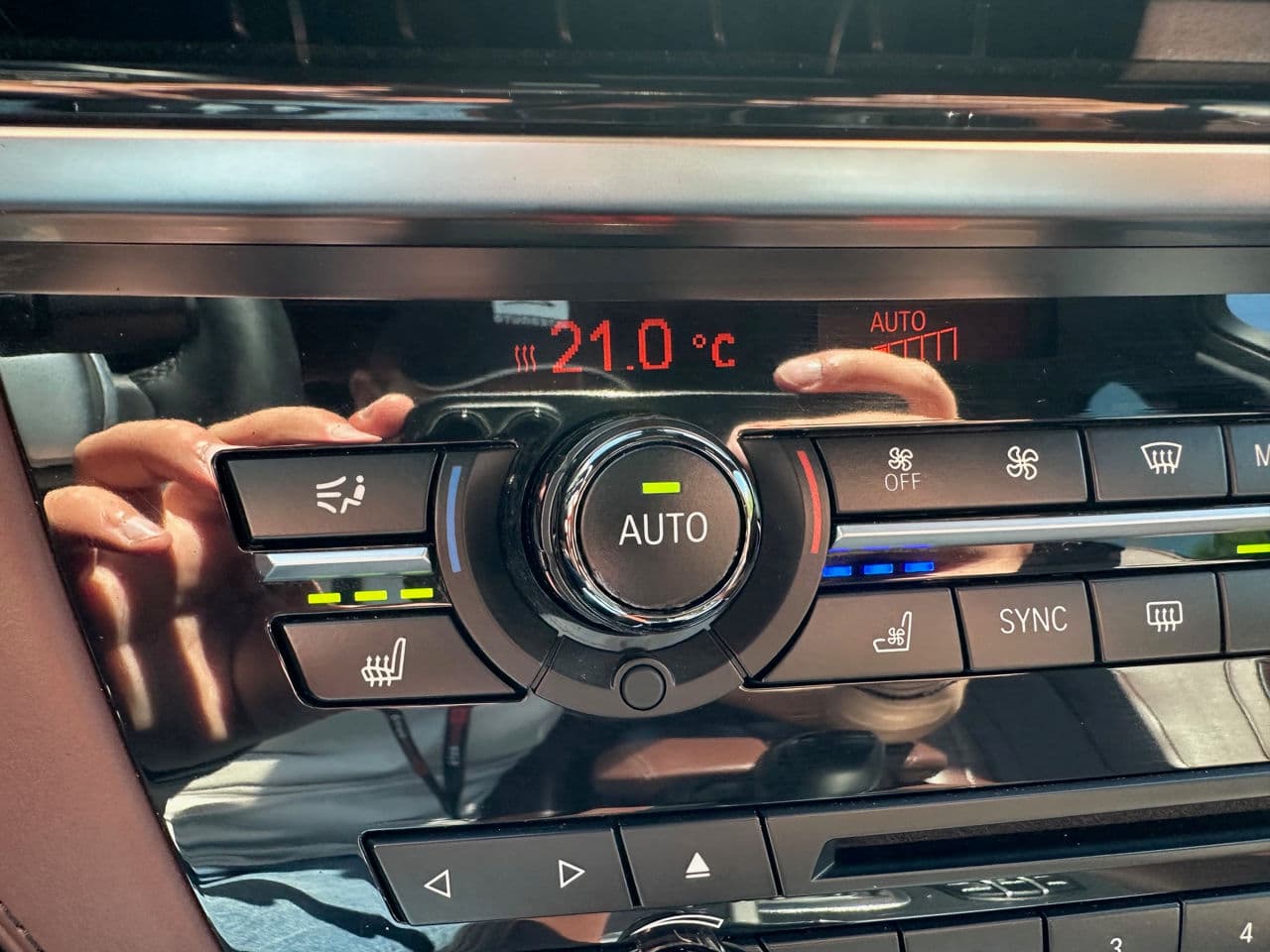 2016 BMW X6 M5.0D — Miniatură 16