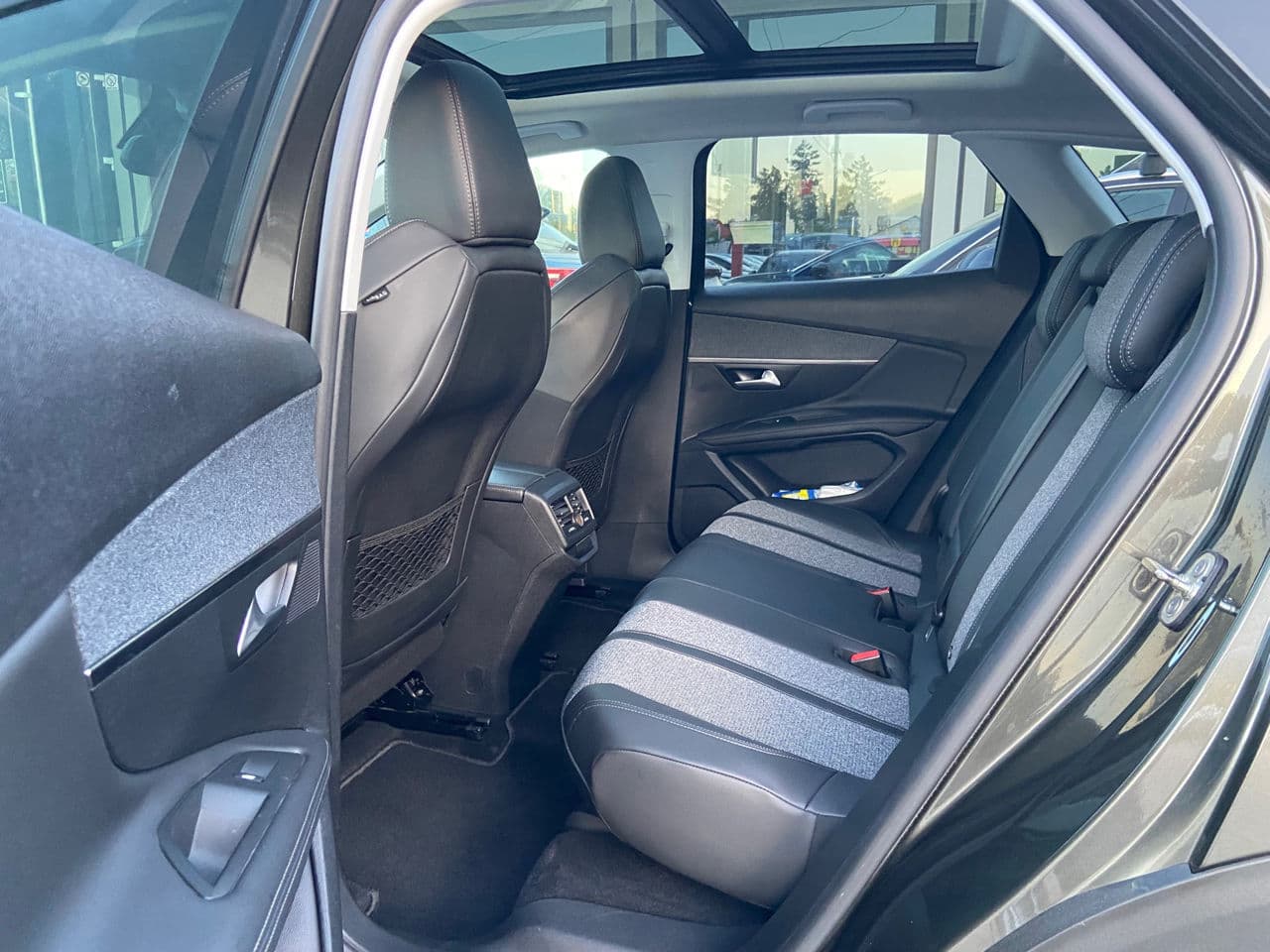 2018 Peugeot 3008 — Miniatură 16