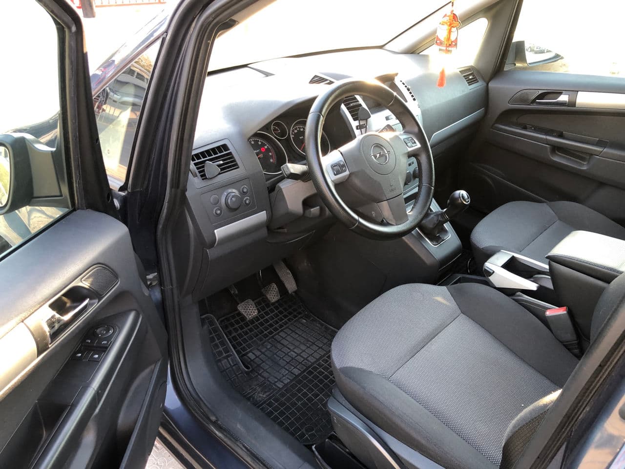Opel Zafira 2009 — Миниатюра 5