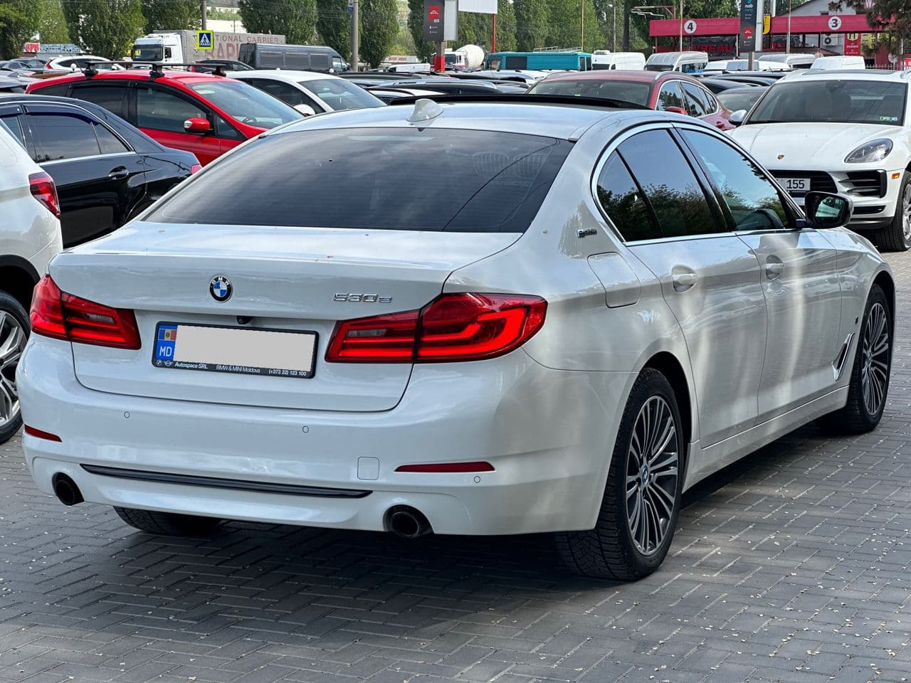 2018 BMW 530e — Miniatură 2