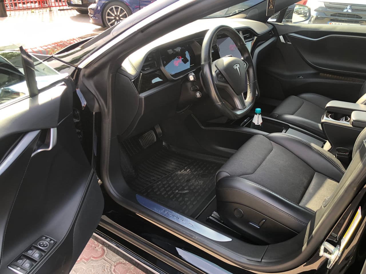 Tesla Model S 2018 — Миниатюра 6