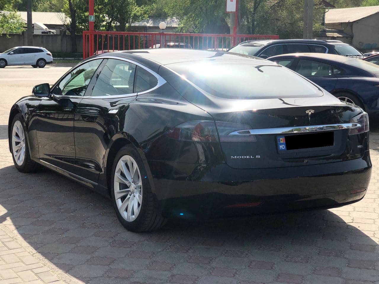 Tesla Model S 2018 — Миниатюра 3