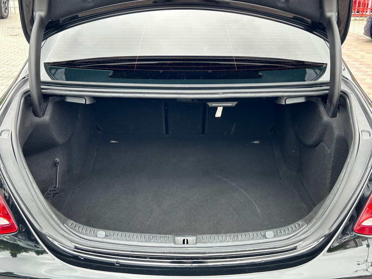 2018 Mercedes E 220 — Miniatură 18