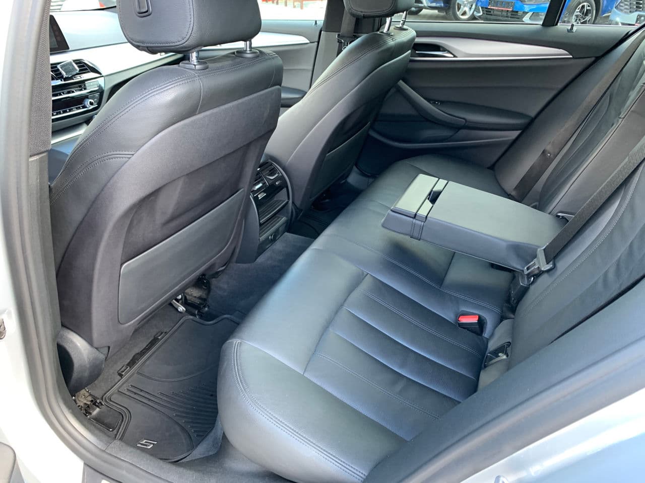 BMW 520 2017 — Миниатюра 19