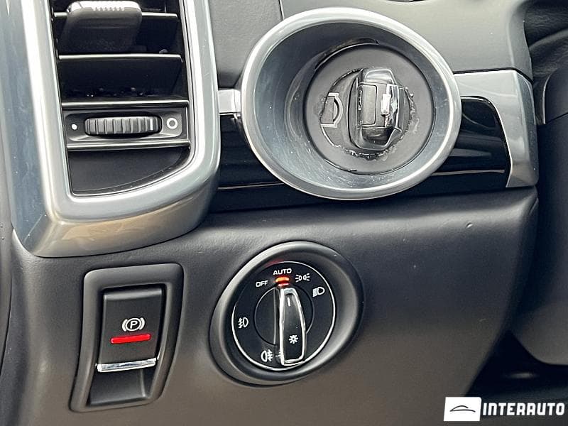2016 Porsche Cayenne — Miniatură 21