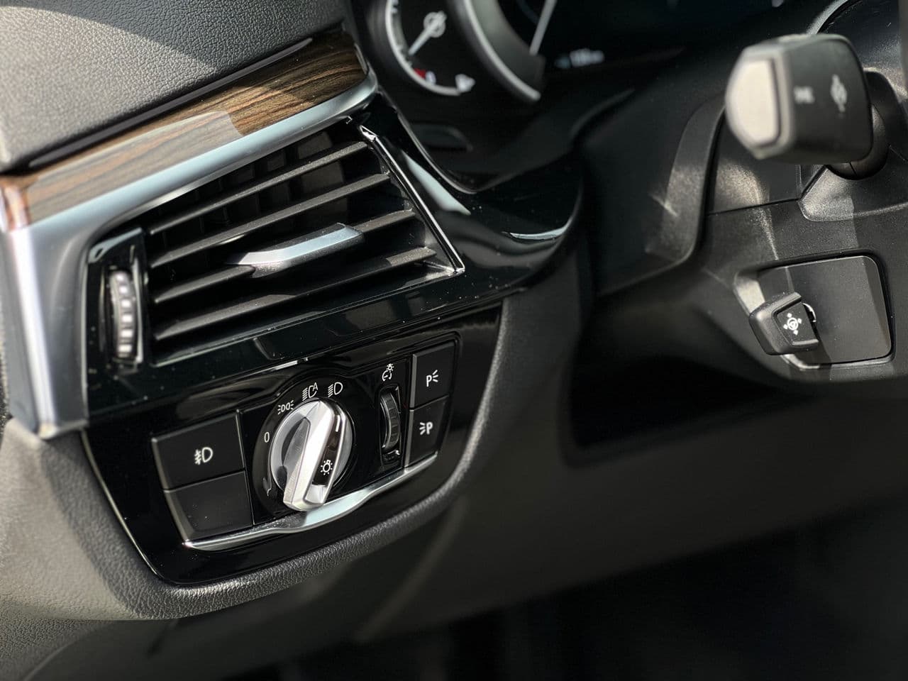 2018 BMW 530e — Miniatură 8