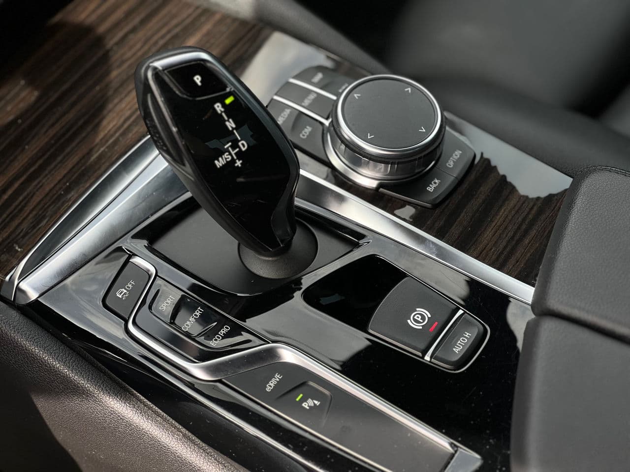 2018 BMW 530e — Miniatură 14