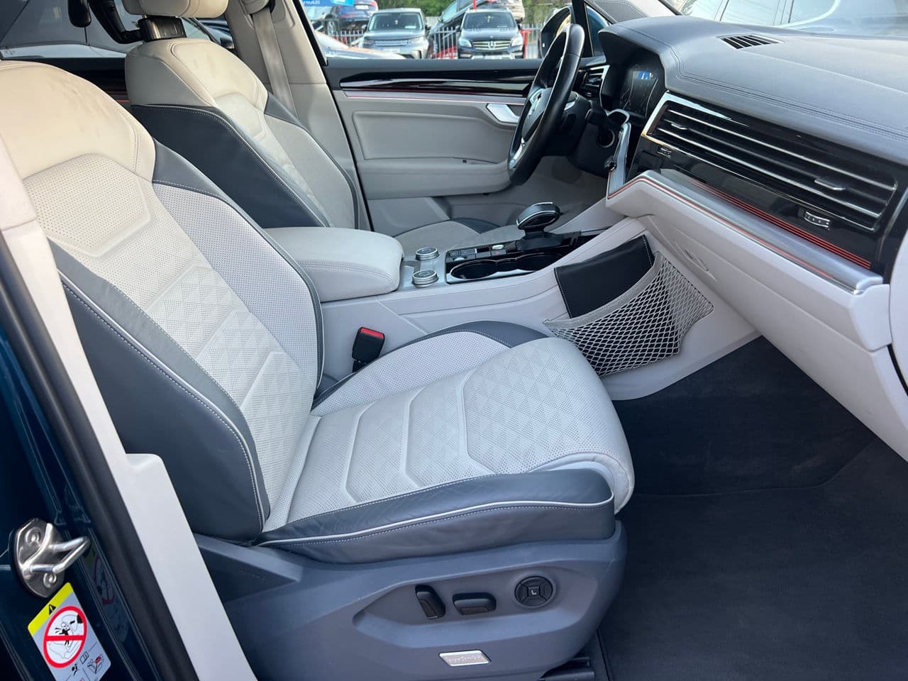 2019 Volkswagen Touareg — Miniatură 18