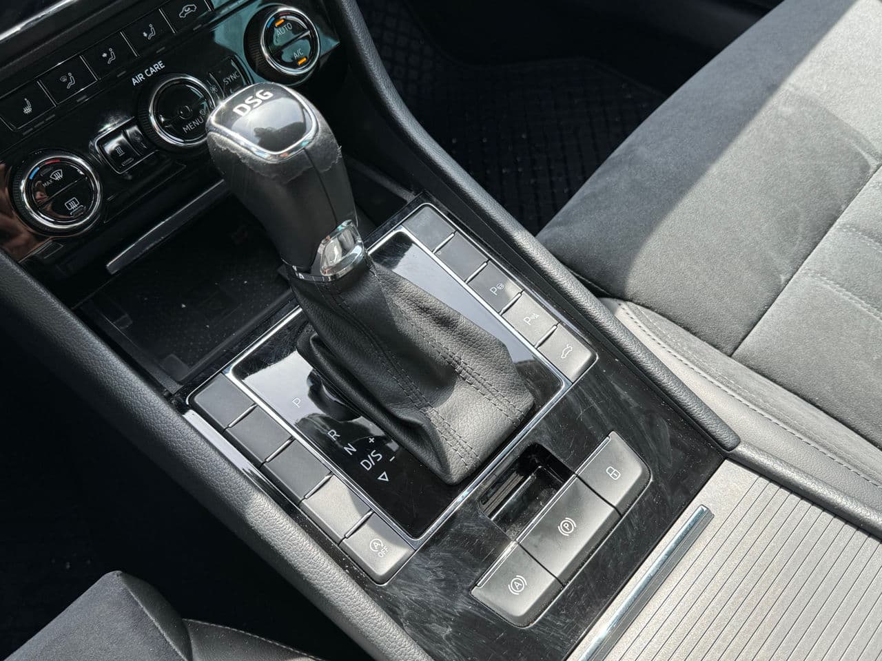 2017 Skoda Superb — Miniatură 10