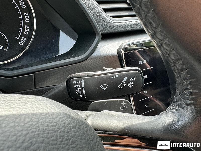 2017 Skoda Superb — Miniatură 12