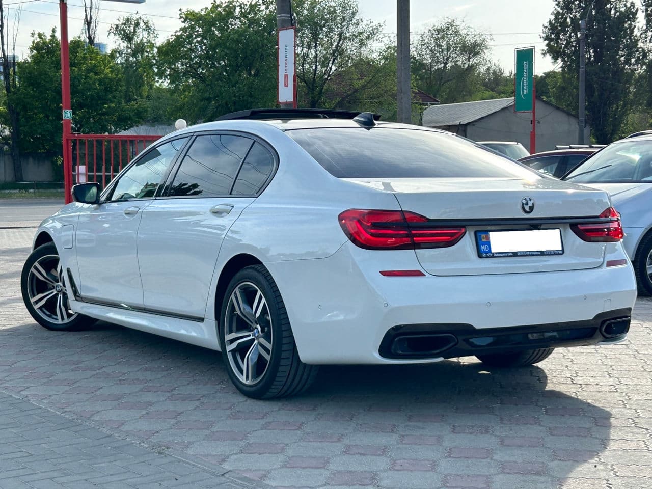 2017 BMW 740e — Miniatură 2