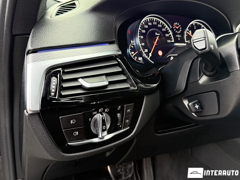 2017 BMW 525 — Miniatură 25