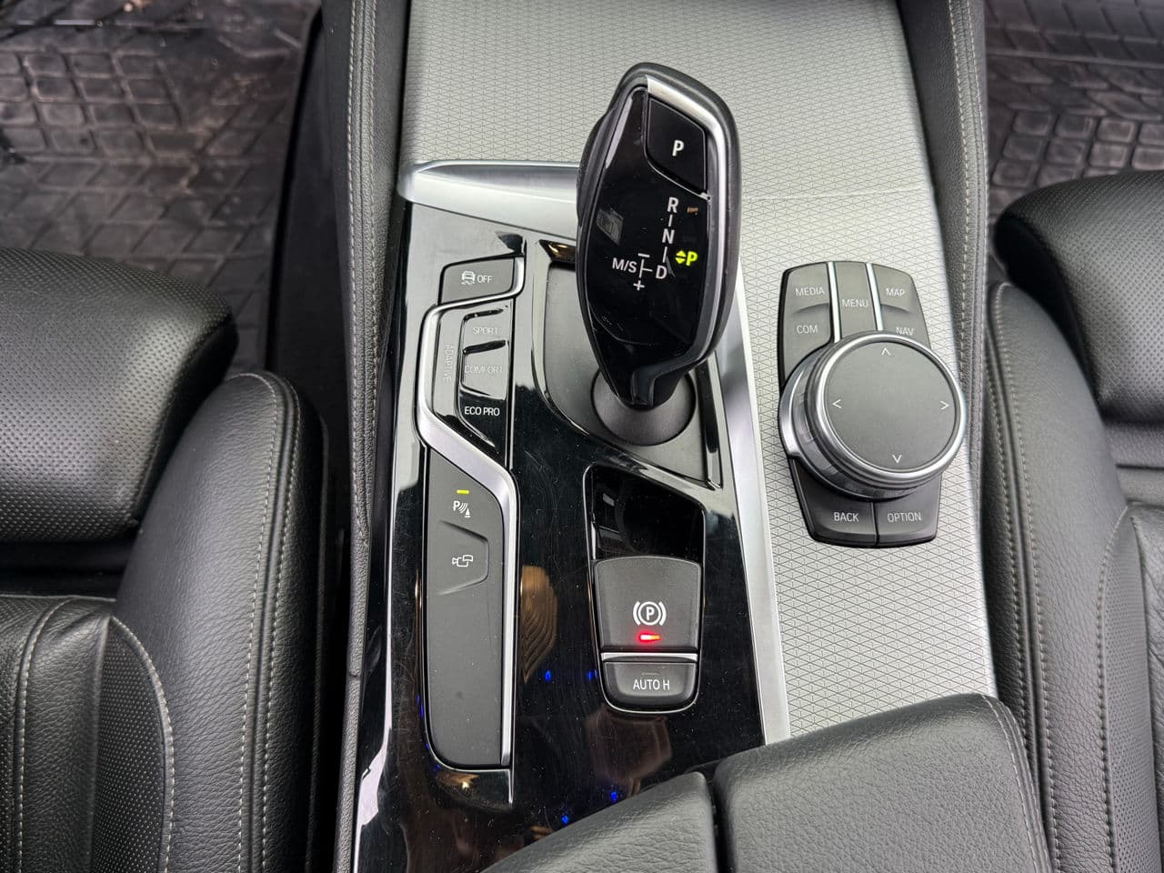 2017 BMW 525 — Miniatură 15