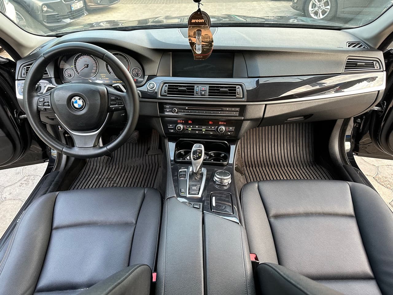 BMW 520 2011 — Миниатюра 9