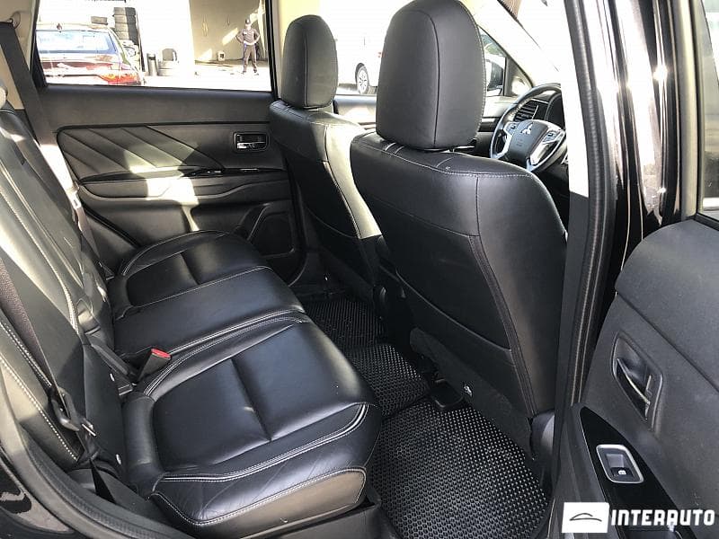 2016 Mitsubishi Outlander — Miniatură 16