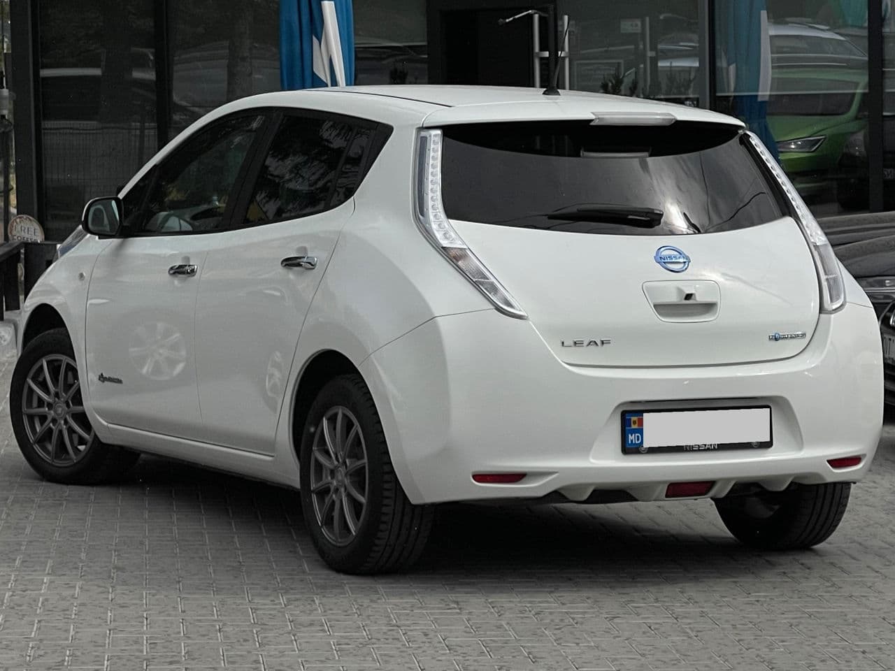 2016 Nissan Leaf — Miniatură 4