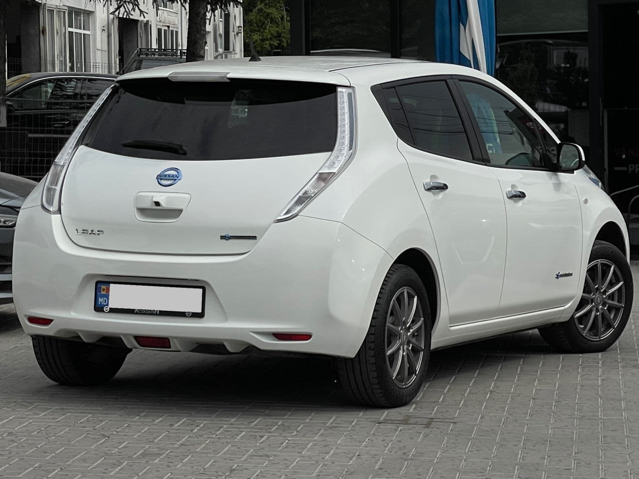 2016 Nissan Leaf — Miniatură 2