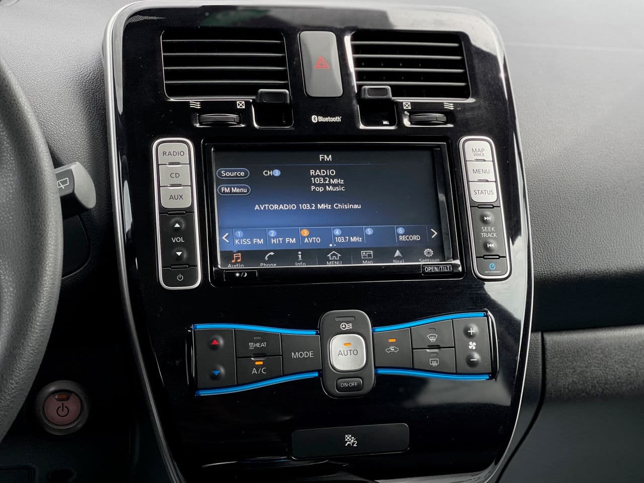 2016 Nissan Leaf — Miniatură 12