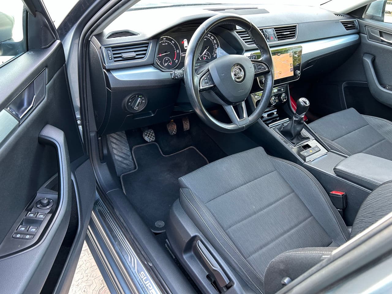 2018 Skoda Superb — Miniatură 5