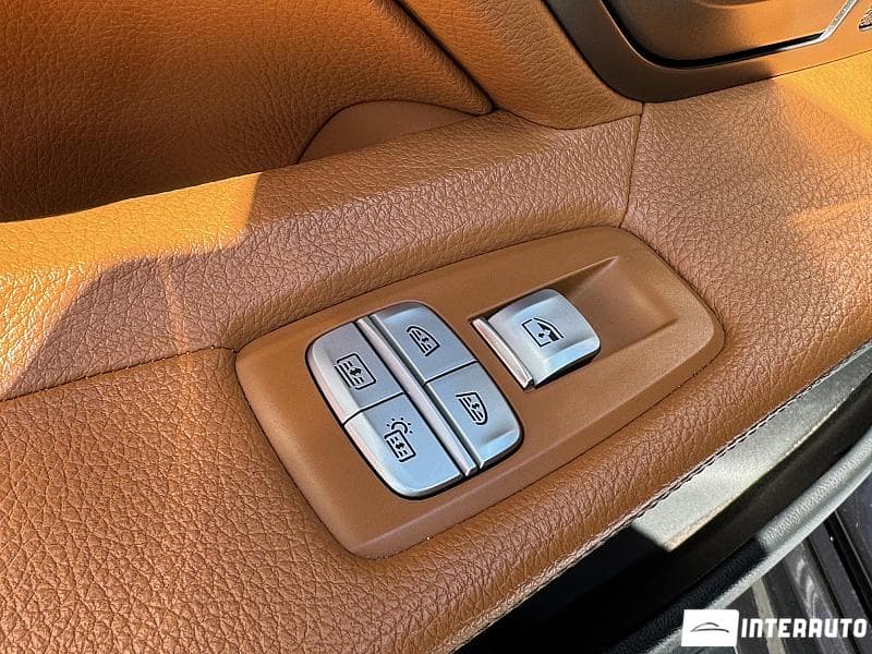 2018 BMW 740 — Miniatură 25