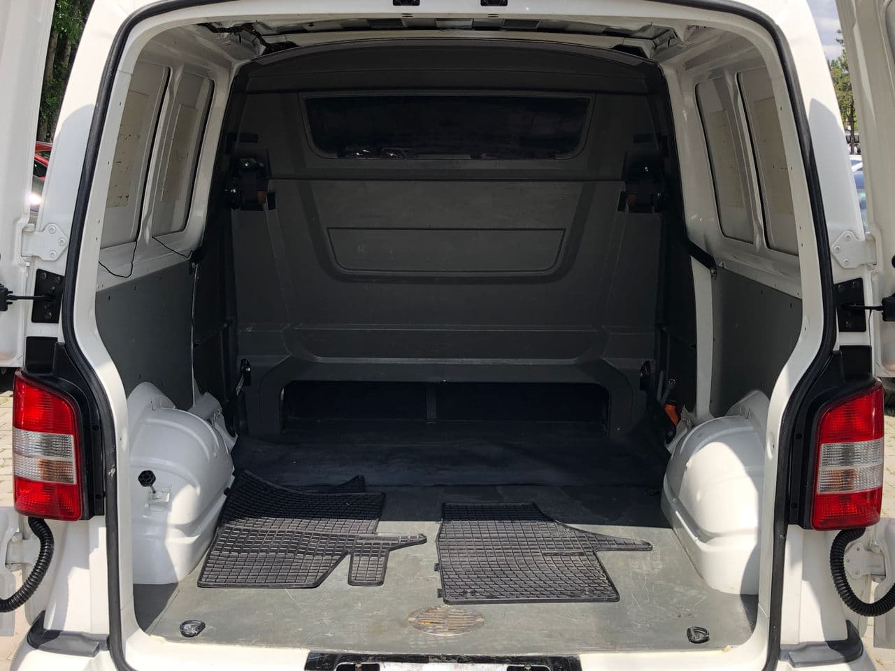 2010 Volkswagen Transporter — Miniatură 5
