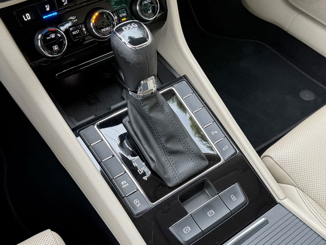 2022 Skoda Superb — Miniatură 17