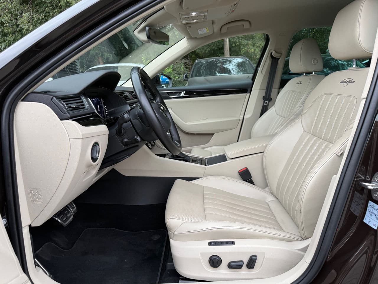 2022 Skoda Superb — Miniatură 6