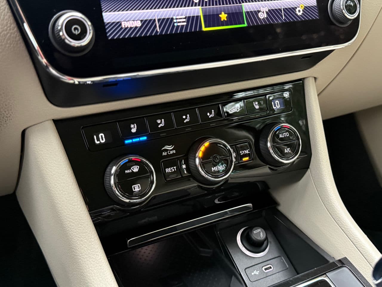 2022 Skoda Superb — Miniatură 16