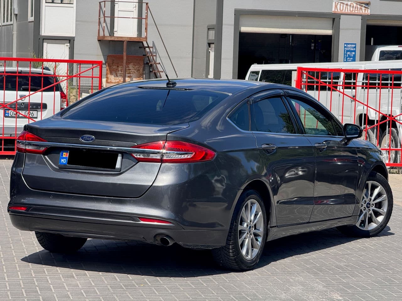 2016 Ford Fusion — Miniatură 4