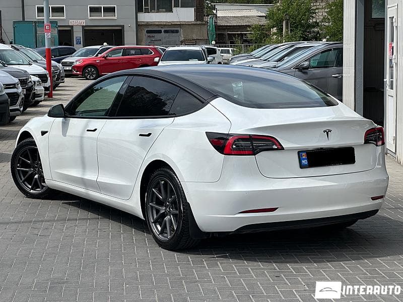 2021 Tesla Model 3 — Miniatură 3