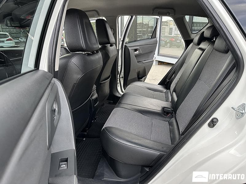 2017 Toyota Auris — Miniatură 11