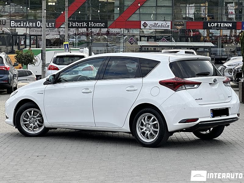 2017 Toyota Auris — Miniatură 4
