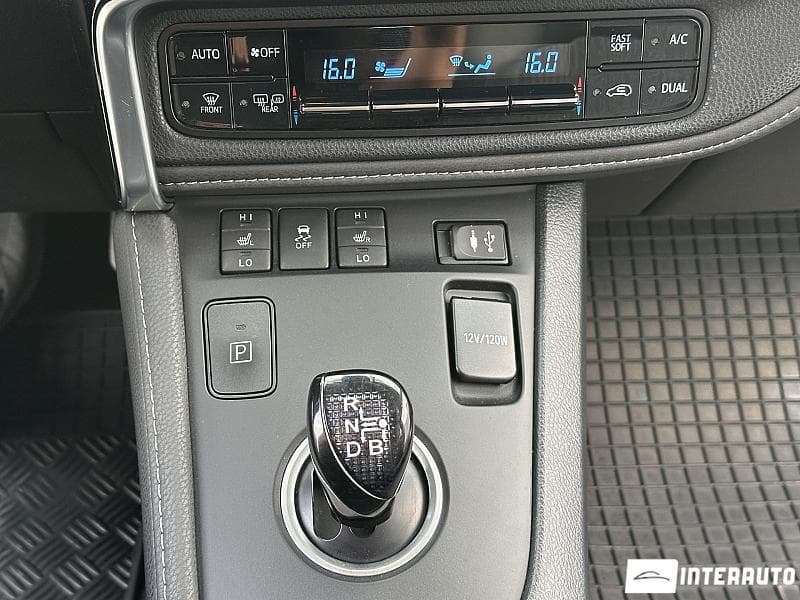 2017 Toyota Auris — Miniatură 10