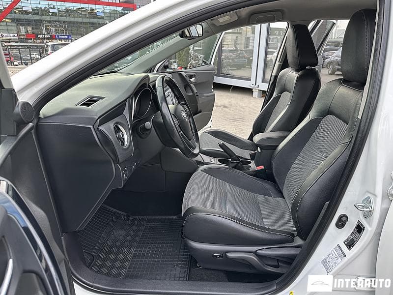2017 Toyota Auris — Miniatură 5
