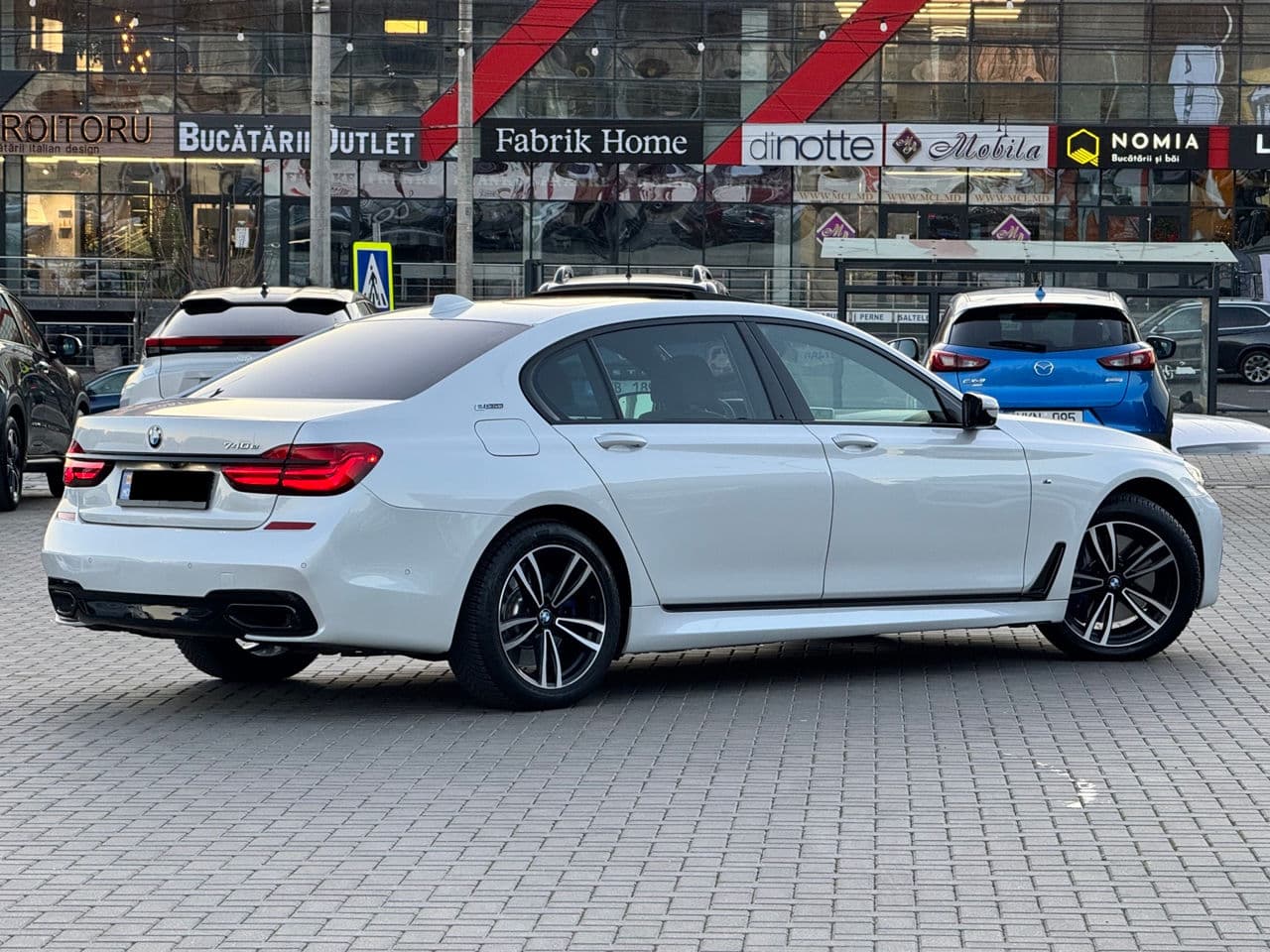 2017 BMW 740e — Miniatură 4