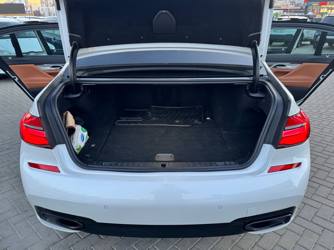 2017 BMW 740e — Miniatură 29