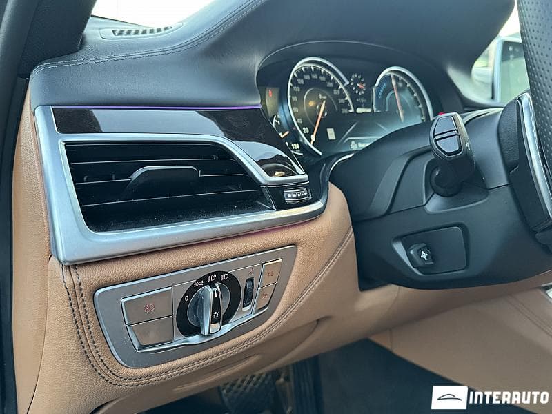 2017 BMW 740e — Miniatură 23