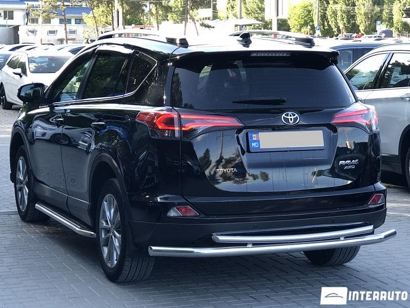 2017 Toyota Rav-4 — Miniatură 2
