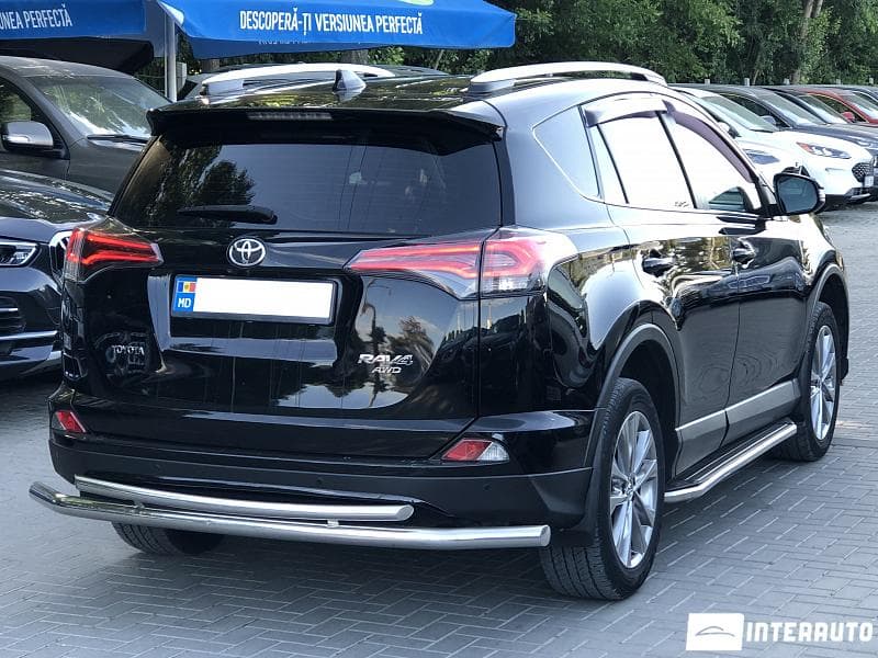 2017 Toyota Rav-4 — Miniatură 4