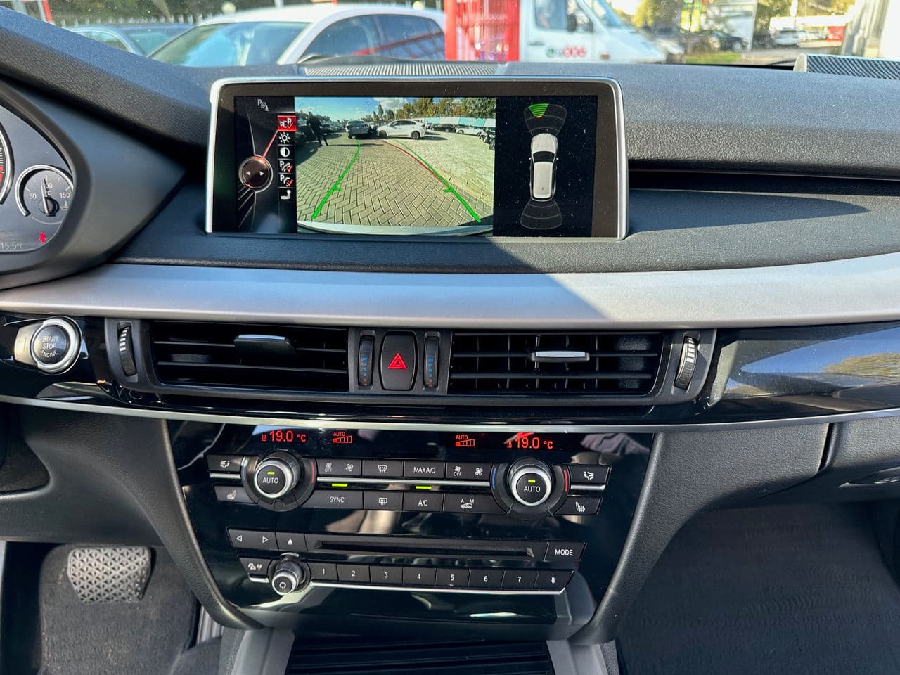 2014 BMW X5 2.5D — Miniatură 10