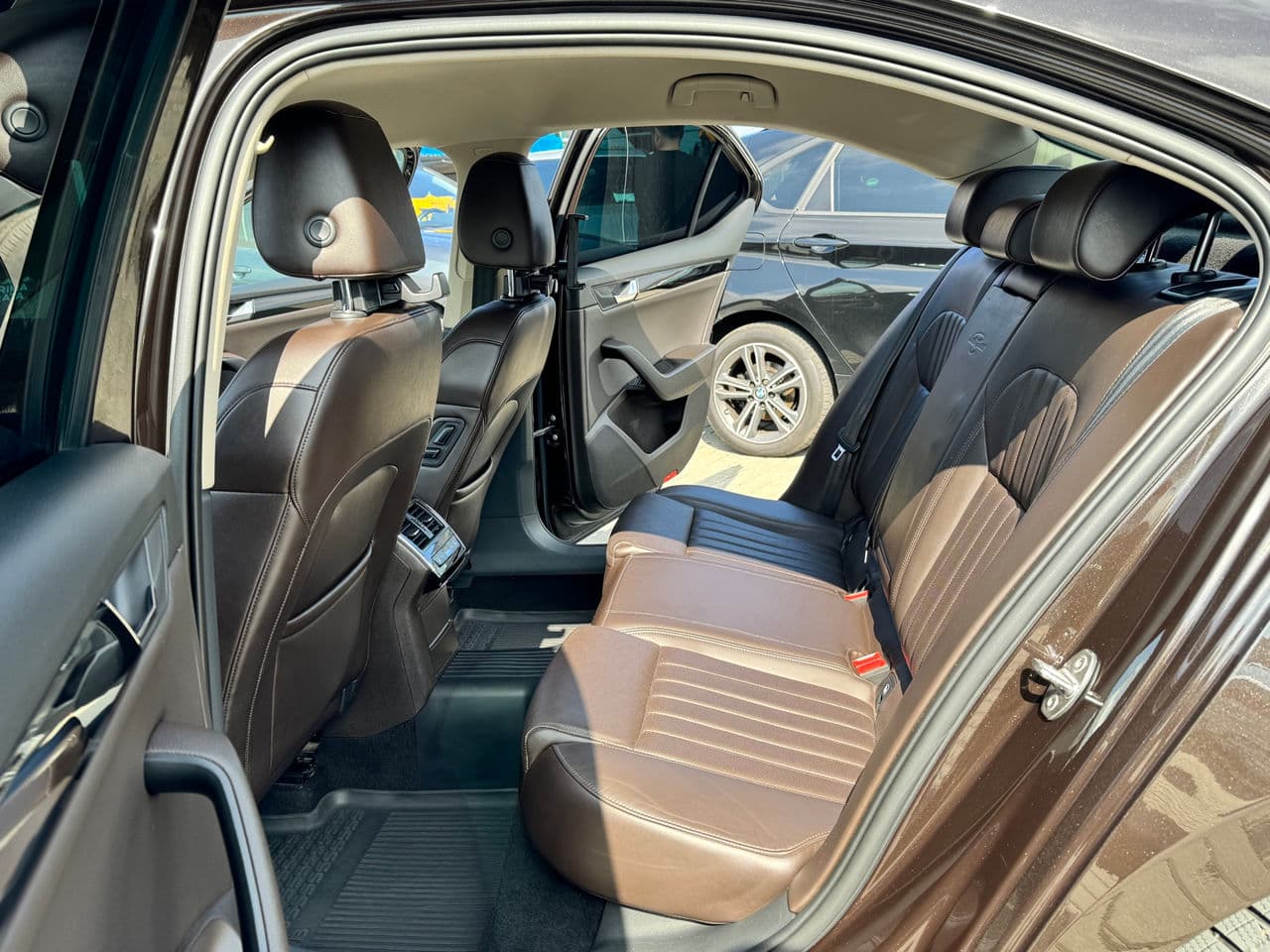 2016 Skoda Superb — Miniatură 6