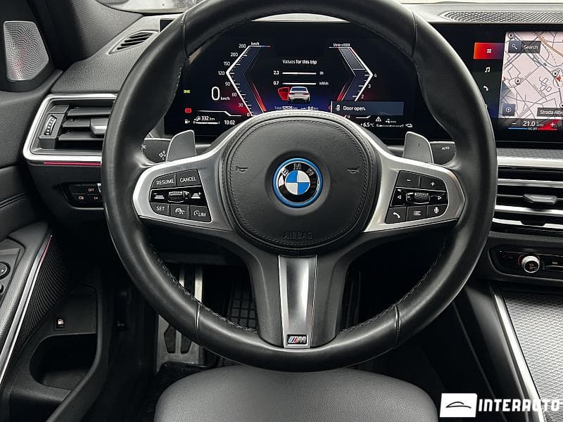 2022 BMW 330E — Miniatură 7