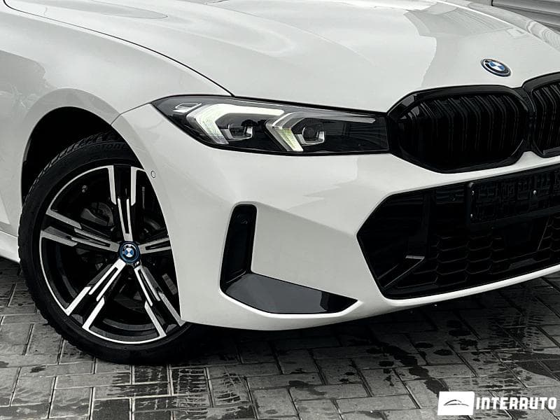 2022 BMW 330E — Miniatură 22