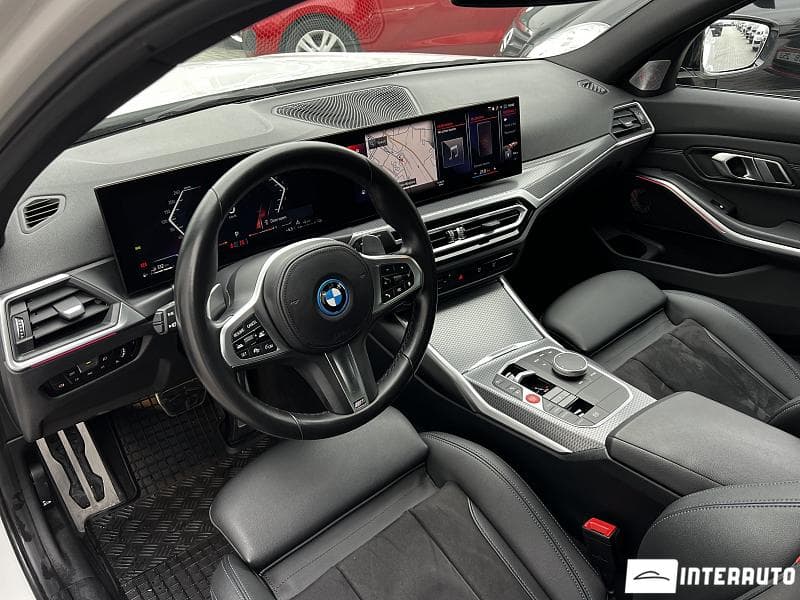 2022 BMW 330E — Miniatură 8