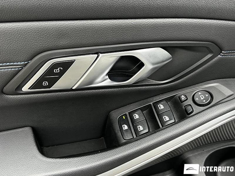 2022 BMW 330E — Miniatură 14