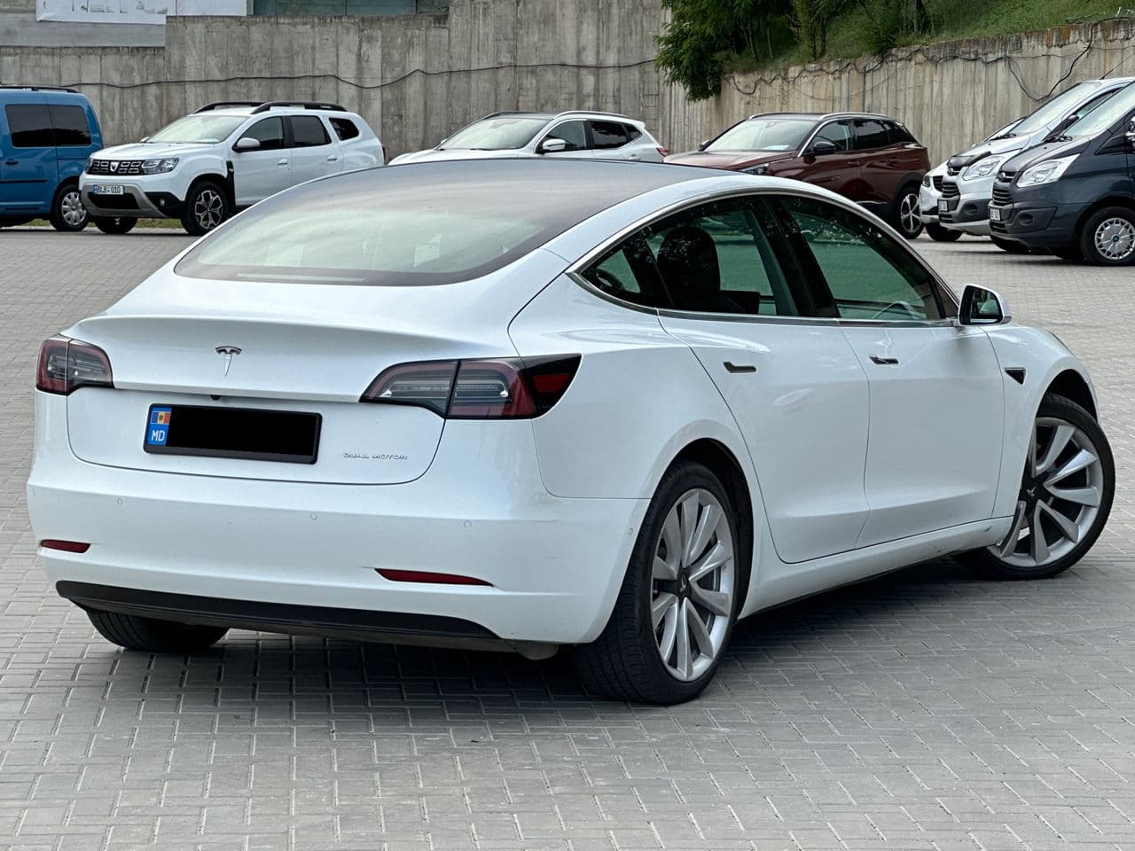 2019 Tesla Model 3 — Miniatură 4