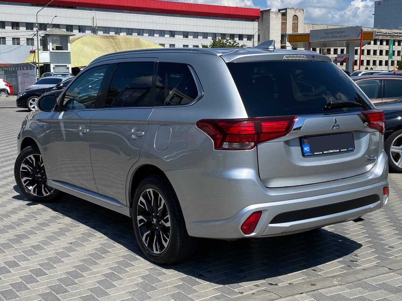 2018 Mitsubishi Outlander — Miniatură 2