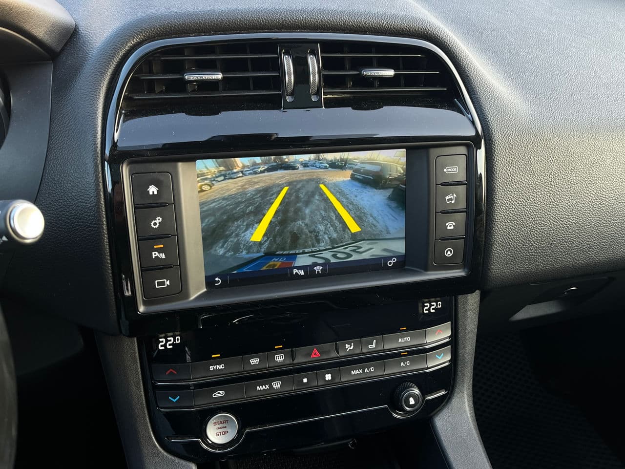 2016 Jaguar F-Pace — Miniatură 14